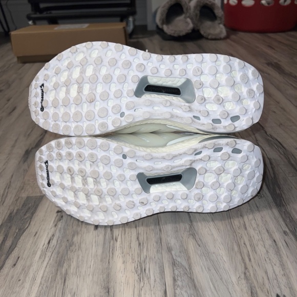 Adidas UltraBoost 3.0 J ‘Triple White’ - US Y 5 - Picture 6 of 7